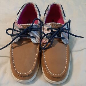 NWOT Sperry girls' Intrepid size 5